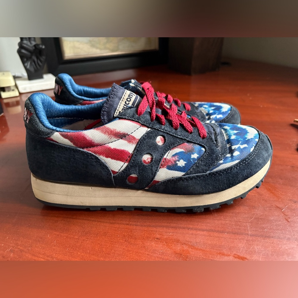 Saucony women’s sneakers - Red, white and navy. - Picture 2 of 7
